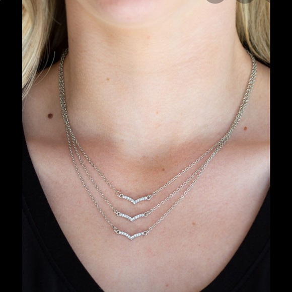 paparazzi Jewelry - 🆕 Pretty Petite Necklace White